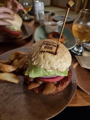 Teriyaki burger with wedges at Box Burger - Yumoto in Hakone