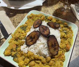 Forgot the names of the dishes but ordered the banana fries and chickpea-cauliflower curry with rice. Everything was super delicious! Will be back for sure😄 at Flamenkana in Jerez