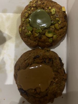 Oben Pistache 7/10 unten Lotus 10/10  at Mazira Patisserie  in Antibes