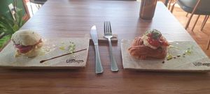 Folheado salgado e sanduíche no pāo de beijo at Casa Umbigo in Belo Horizonte