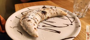 Vegan chocolate in calzone at Martha Pizze Amore in Paris