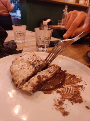 Calzone nocciolata 8€ at Martha Pizze Amore in Paris