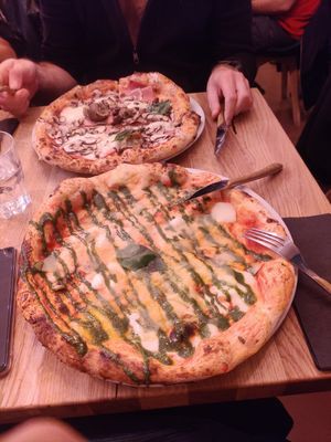 4 fromage at Martha Pizze Amore in Paris