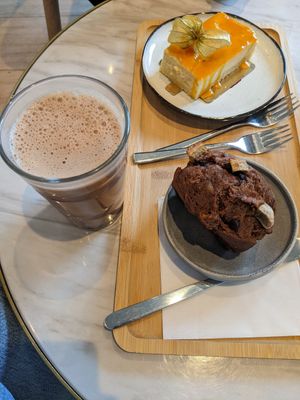 vegan banana bread and vegan chocolate at Qraftwerk in Grindelwald