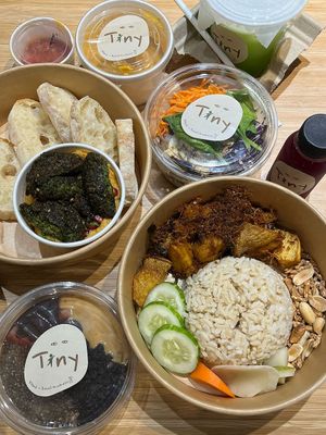 Hummus with falafels , Nasi berempah was insane ! soba salad and overnights oats was was discontinued😒 at Tiny Food Cafe in Kuala Lumpur