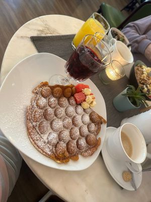 Vegan waffles at Tillys Café in Wiesbaden