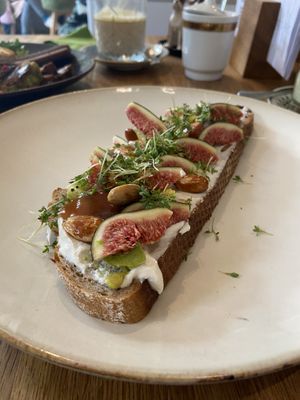 Schnitte mit Feigen  at Forest Park in Leipzig