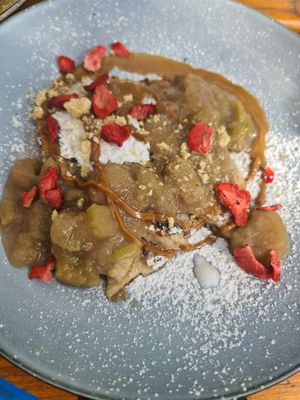 French toast mit rhabarr at Forest Park in Leipzig