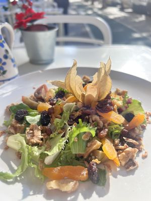 Salad with walnuts and dried fruit  at Trasversal in Cadiz
