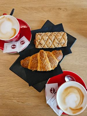 Oat Cappuccino & Vegan Bioche at Maroni delle Fatine dei Dolci in Riva Del Garda