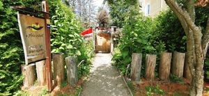 Devanture en attendant que ça ouvre! at Le Tapis Volant in Val-david