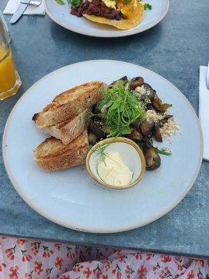 Simple but oh so tasty brunch at The Green Rocket Cafe, staff were all so friendly & lovely & the menu was full of options for brunch or lunch 😋 at The Green Rocket Cafe in Bath