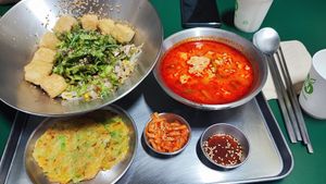 Vegan set with fried tofu and tofu soup at Bebab in Seoul