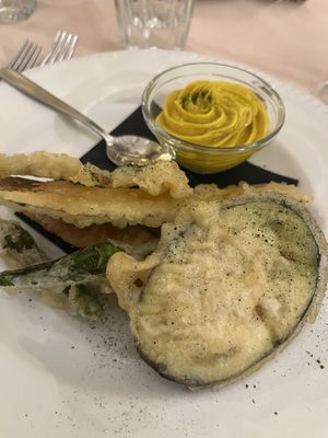 Starter - hummus and fried veggie   at Taverna dell'Arte in Naples