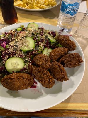 Pastéis de grão com salada (9,5€) at Casa das Ratas & Casa Matreno in Tomar