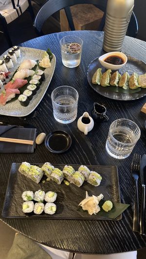 Onderaan en rechts vegan, links niet vegan (voor mijn man)  at Nami Sushi Restaurant in Opatija
