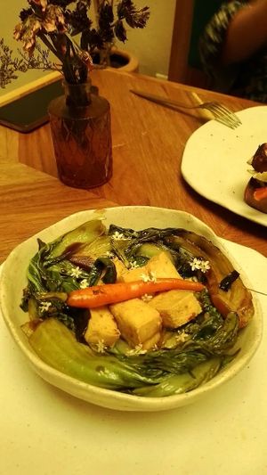 Bok Choy con Tofu dorado en aceite de cacahuate at El Mundo Restaurante in Mexico City