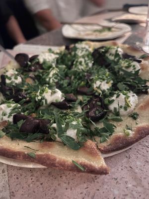 Pizza  at El Mundo Restaurante in Mexico City