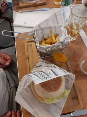 Vegan burger at AllGarbe in Portimao