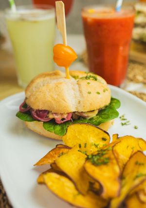 Grand veg hambúrguer   at Alma Veg  in Carcavelos