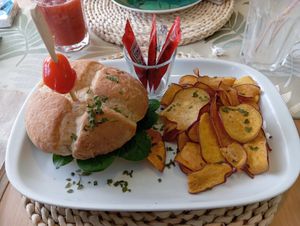 Burger Grand Veg at Alma Veg  in Carcavelos