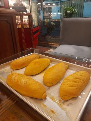 Pan de cúrcuma at Los Padmitos - San Marcos in Quito