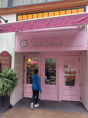Outside at Stan's Donuts & Coffee - Michigan Ave in Chicago