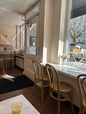 Innenansicht  at Café Roots in Hamburg