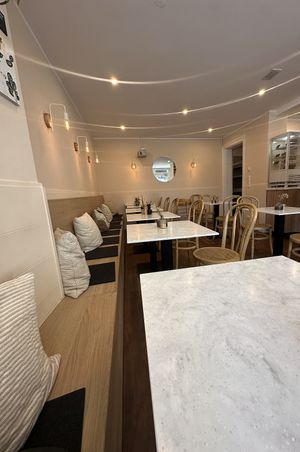 Innenansicht  at Café Roots in Hamburg