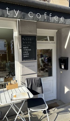 Außenansicht  at Café Roots in Hamburg