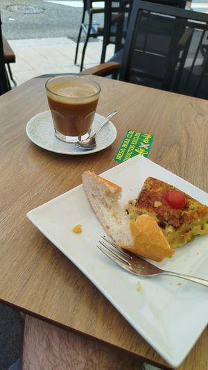 Patata tortilla ikaragarria!! Onenetarikoa at Café Dublin in Vitoria Gasteiz