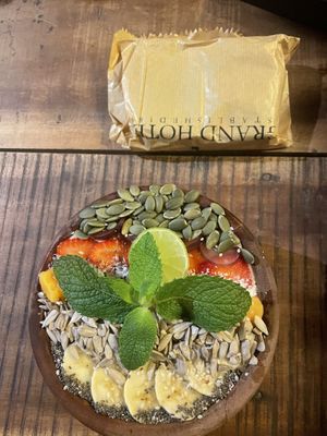 Lovely smoothie bowl  at Cafe Noshers in Nuwara Eliya