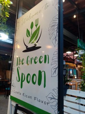 Outdoor seating area at The Green Spoon in La Fortuna