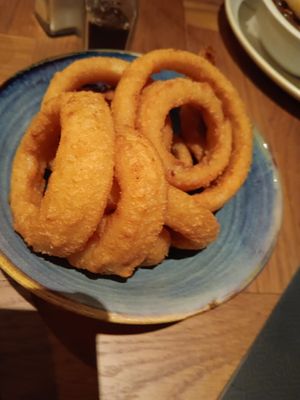 Huge and tasty onion rings at Òran Mór in Glasgow