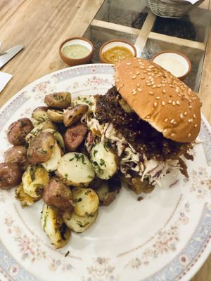 Sandwich pulled “pork"  at ALTRAMUZ - Sagarnaga in La Paz