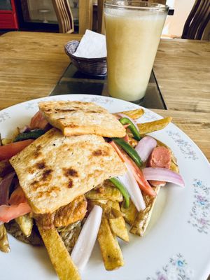 Pique a lo macho  at ALTRAMUZ - Sagarnaga in La Paz