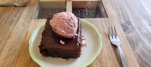 Chocolate brownie with ice cream at ALTRAMUZ - Sagarnaga in La Paz