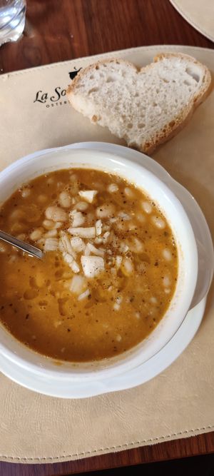 Zuppa di fagioli e cipollina at La Solita Zuppa in Chiusi