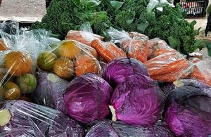 São comercializados hortifrutis at Zerão Organic Fair - Feira Orgânica do Zerão in Londrina