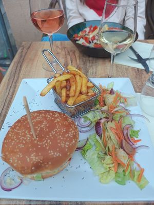 Burger vegan at La Placette in La Ciotat