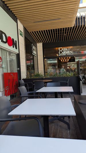 Small terrace at UDON - Puerto Venecia in Zaragoza