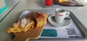 Apple-cinnamon Croissant at O Melhor Croissant Da Minha Rua in Carcavelos