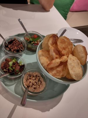 "Asian fusion" toppings at Pompidop in Brussels