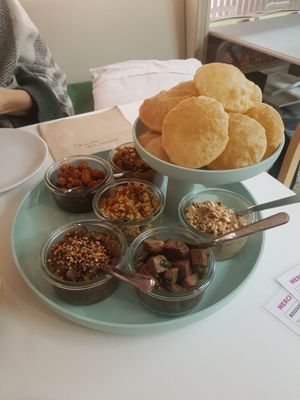 Tex mex and asian fusion toppings at Pompidop in Brussels