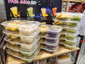 Lots of people buying at BKK - Juice & More - B in Samut Prakan