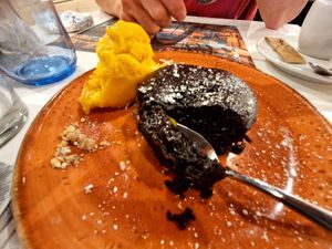 Coulant (vegana) amb gelat de mango (vegà) at UDON in Vic