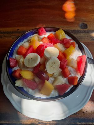 Porridge with fruits at Om Garden Cafe in Pai