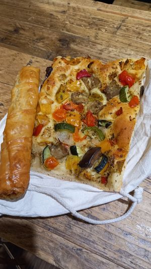 potqto börek (26,9nok≈2,26€) & focaccia  (41,9nok≈3,51€) at Backstube Byporten - Oslo S in Oslo