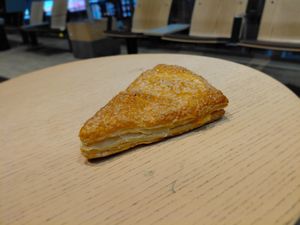 apple turnover at Backstube Byporten - Oslo S in Oslo