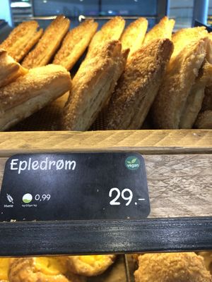 Apple pie  at OSL - Backstube  in Gardermoen